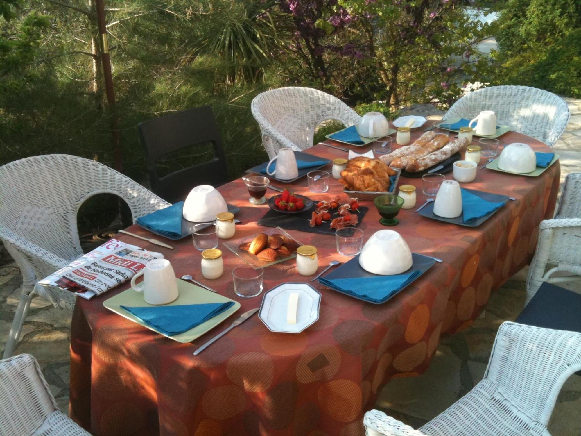 Bed and Breakfast L'Ostal Du Pic St Loup Saint-Jean-de-Cuculles Exterior foto